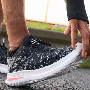 {Under Armour} Men's Velociti 3 Running Shoe